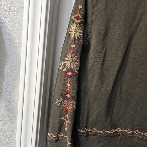 Driftwood Teddie Embroidered Sweatshirt - Picture 7 of 9